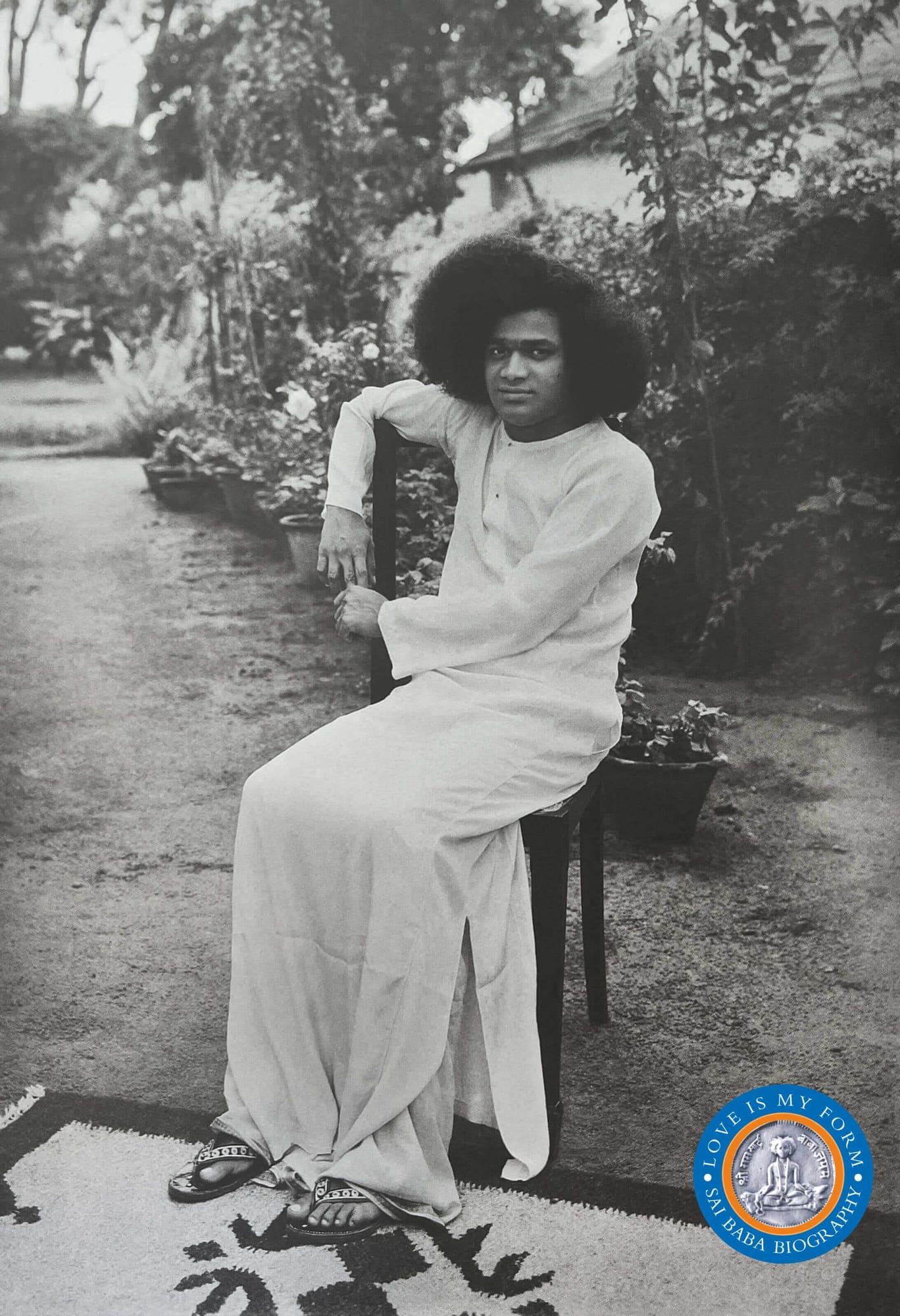 Sai Baba at Nagamani Purnaiya's house. Bangalore. Photo from Love Is My Form: The Advent Book by R. Padmanaban