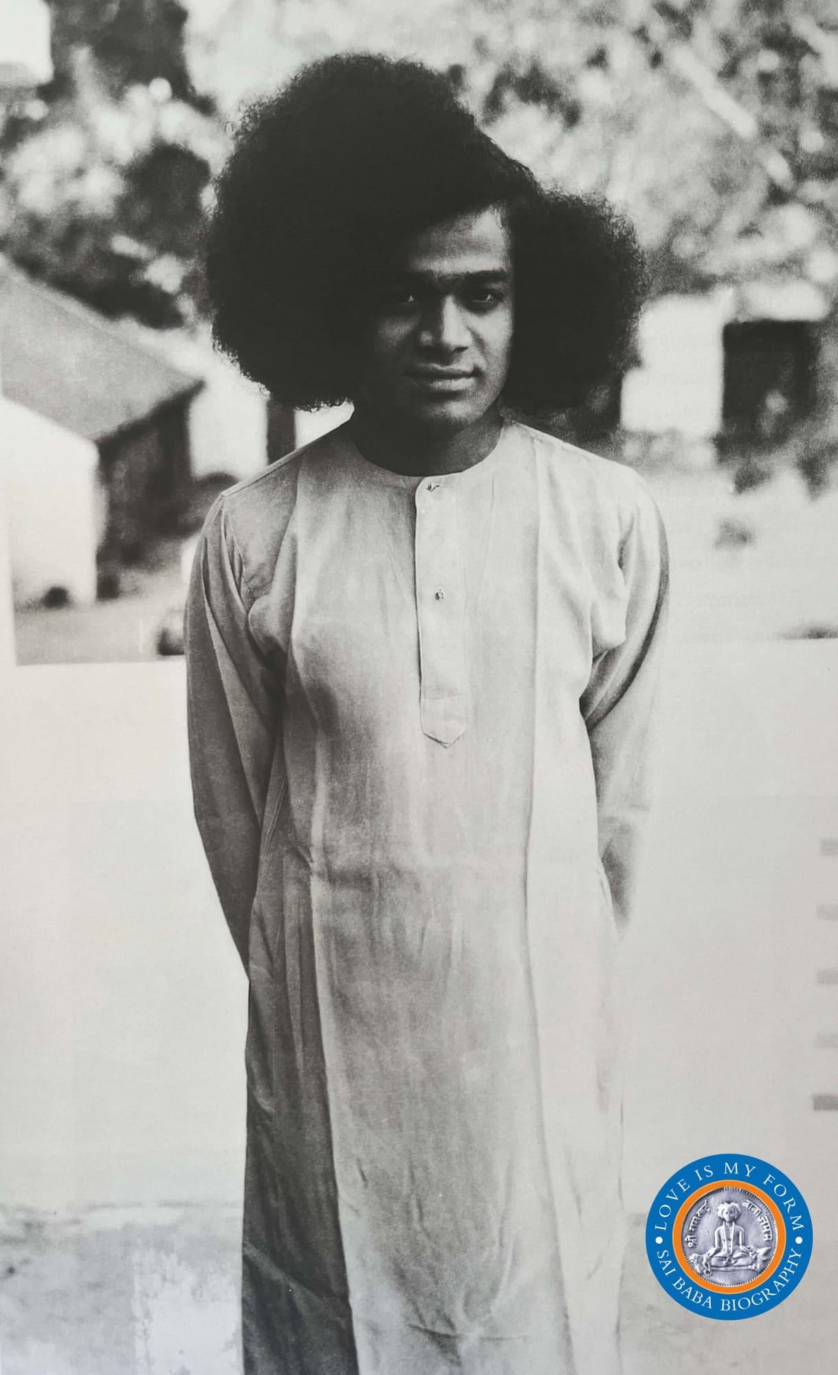 Sai Baba at R. Neeladri Rao's house, Madras. Photo from Love Is My Form: The Advent Book by R. Padmanaban