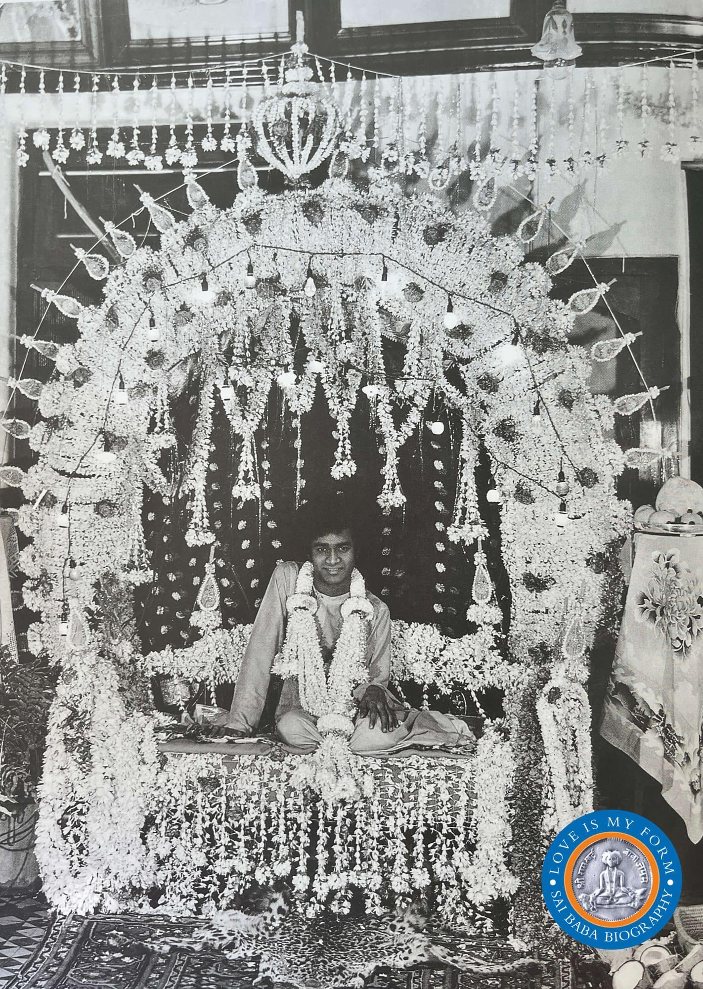 Baba at Thangavelu Mudaliar's house, Bangalore. Photo from Love Is My Form: The Advent Book by R. Padmanaban